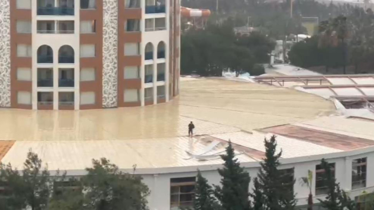 Metrekareye 173 kilo yağmur düştü. Hortum Antalya'yı vurdu