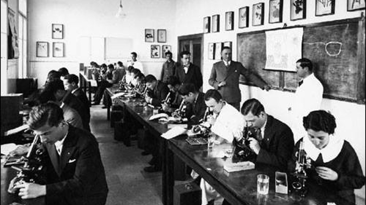 Özlem Gürses anlatırken ağladı. Yurt dışına gidecek gençler bu videoyu izlemeniz lazım