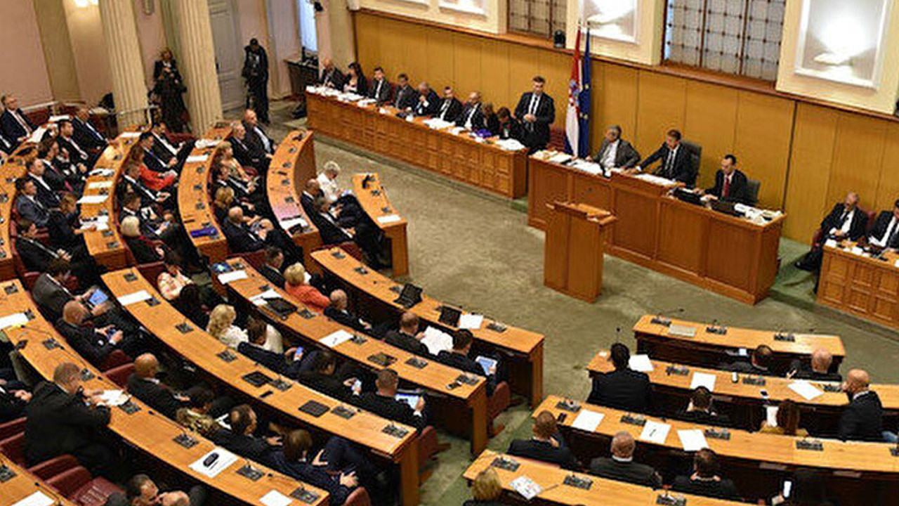 Hırvatistan’da iki bakan görevden alındı