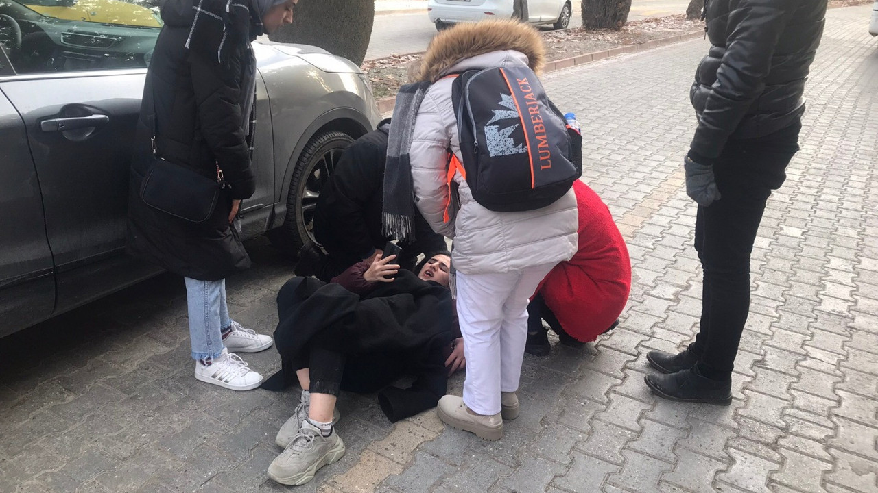 Elazığ’da otomobilin çarptığı üniversiteli genç yaralandı