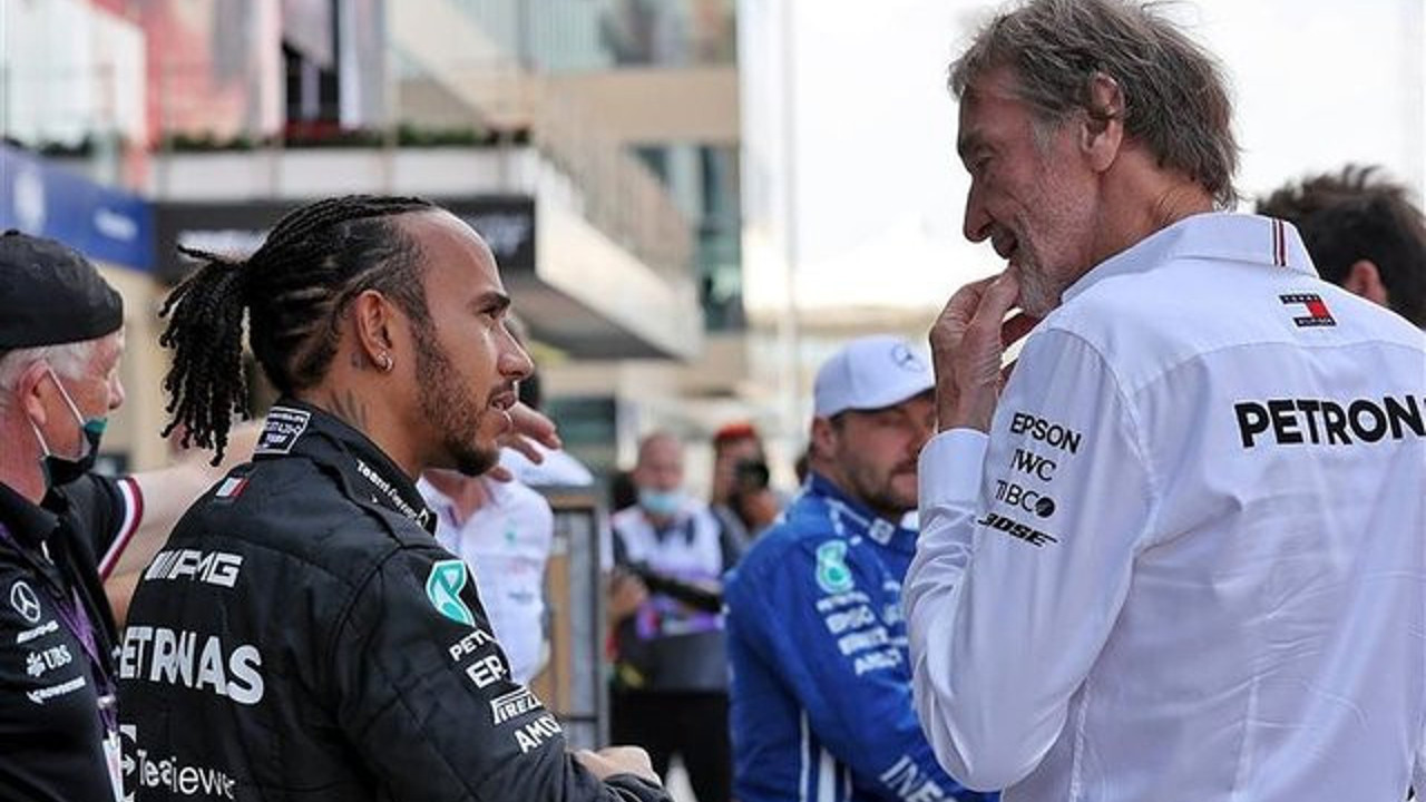 Formula 1'in efsane pilotu Hamilton'dan Manchester United hamlesi