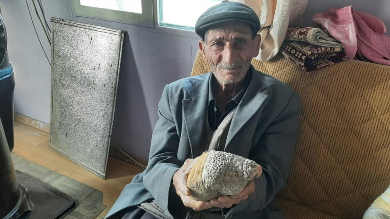 Dağda gezen adamın bulduğu taş şok etti