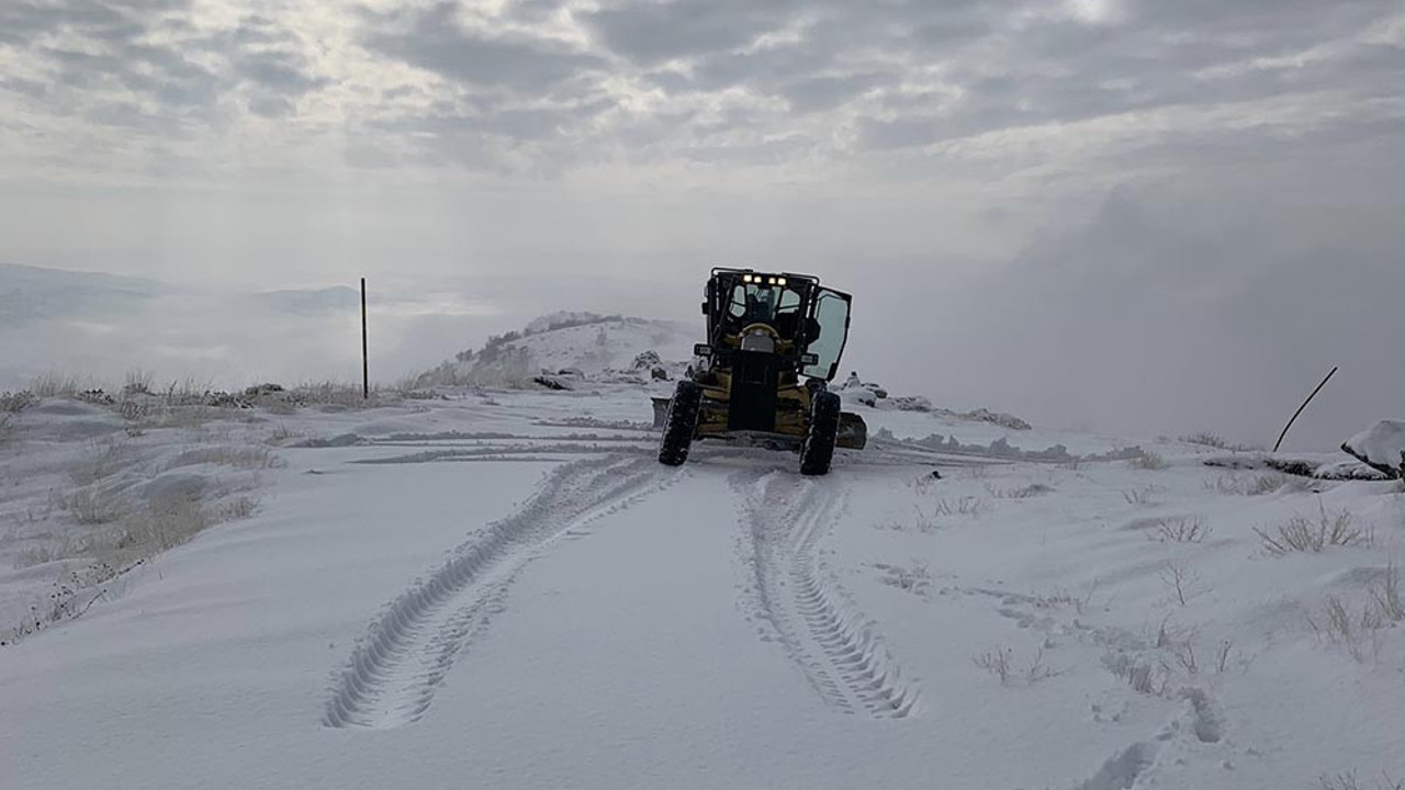 Tunceli’de 47 köy yolu kardan kapandı