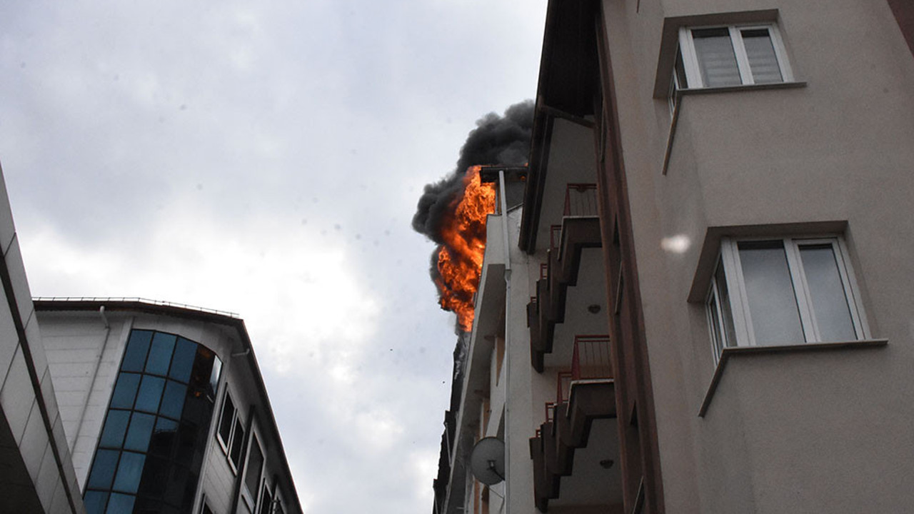 Sivas'ta 5 katlı apartmanda yangın