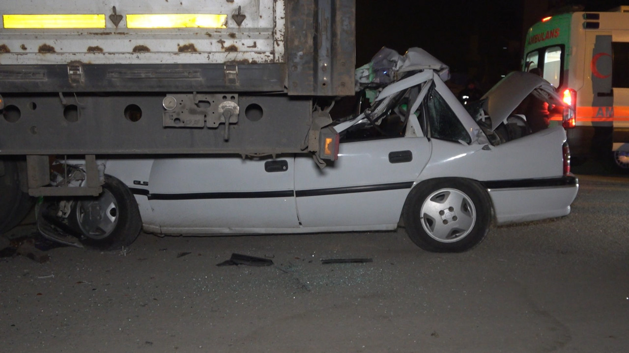 Park halindeki tıra ok gibi saplandı