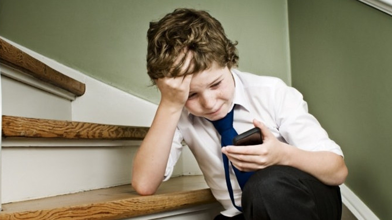 Ebeveynlere siber zorbalık uyarısı: Teknoloji geliştikçe tehlike büyüyor