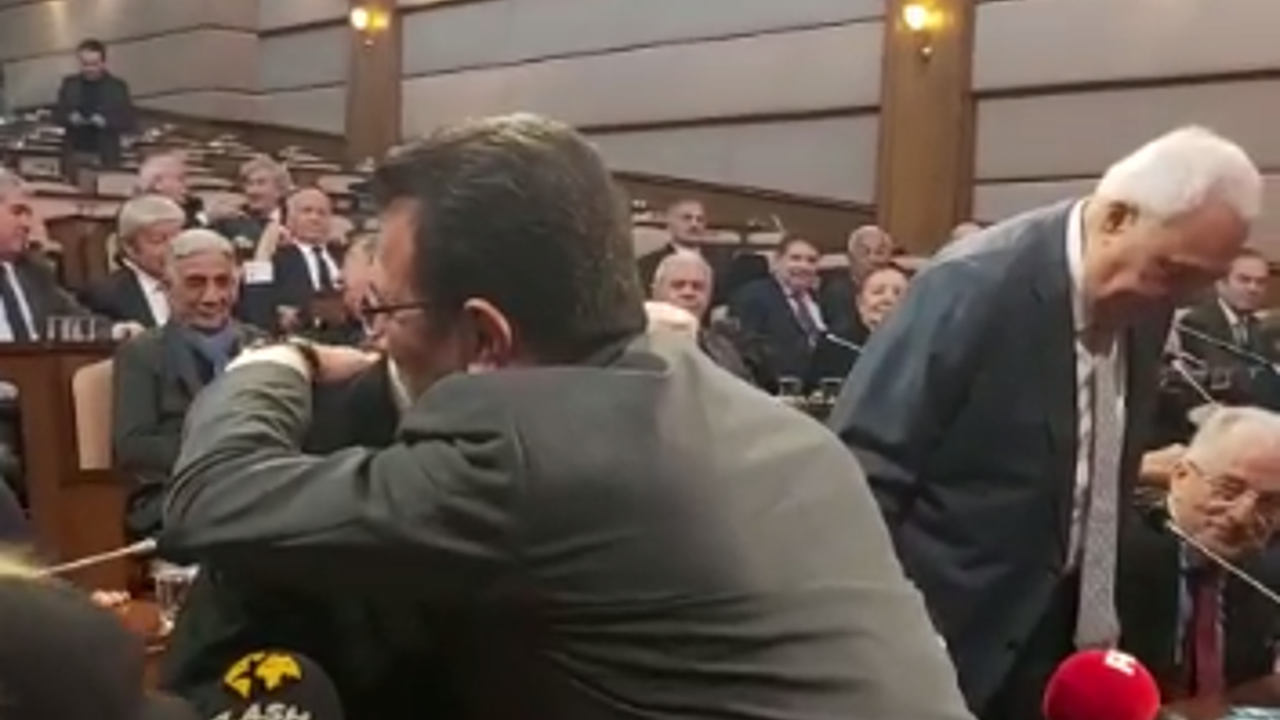 100 eski vekil Saraçhane'ye gitti: İmamoğlu'na destek ziyareti yaptı