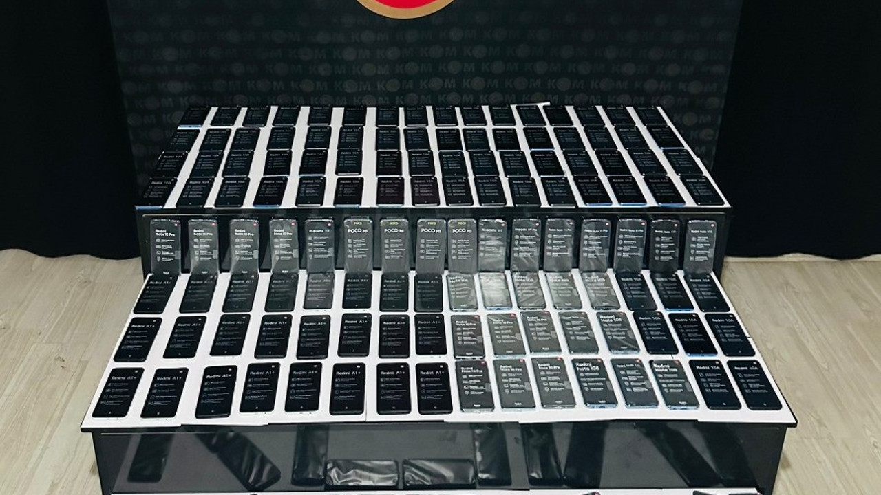 Hakkari’de 230 adet cep telefonu ele geçirildi