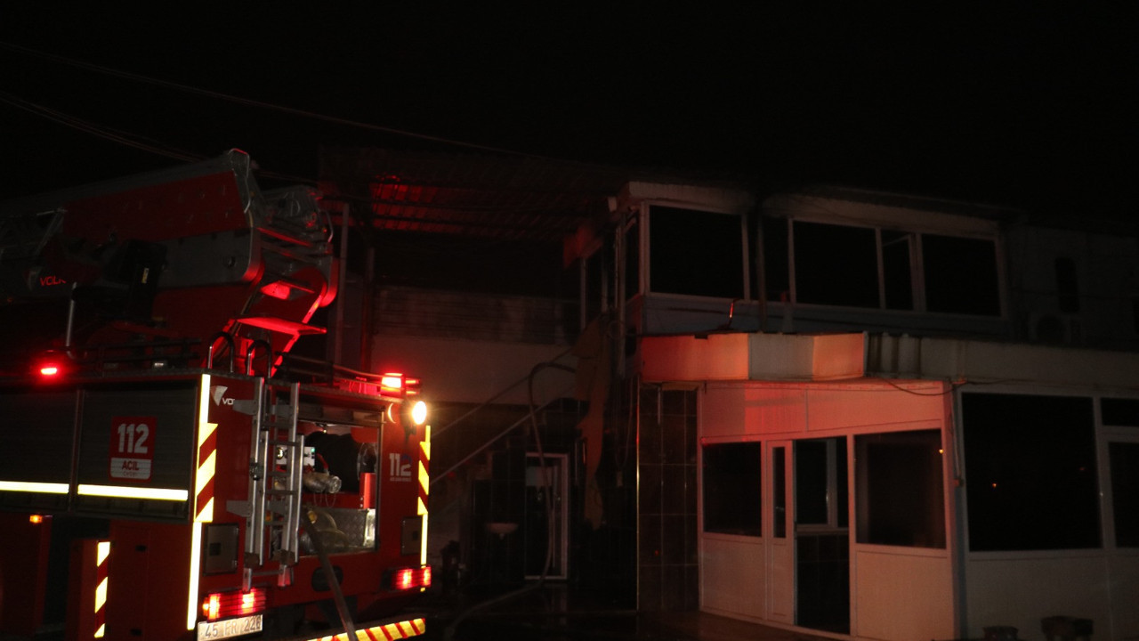 Manisa'da yediemin deposunda yangın: 1 ağır yaralı