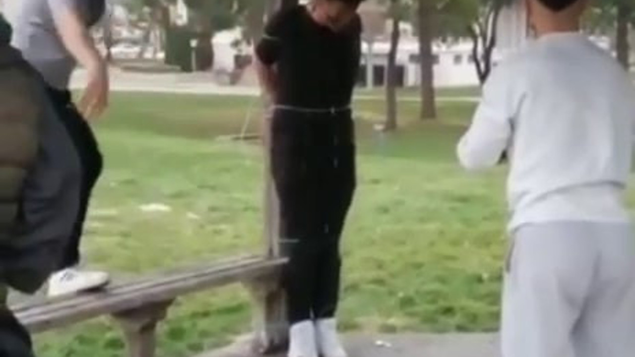 Doğum günü kutlamasında arkadaşlarından dayak yedi