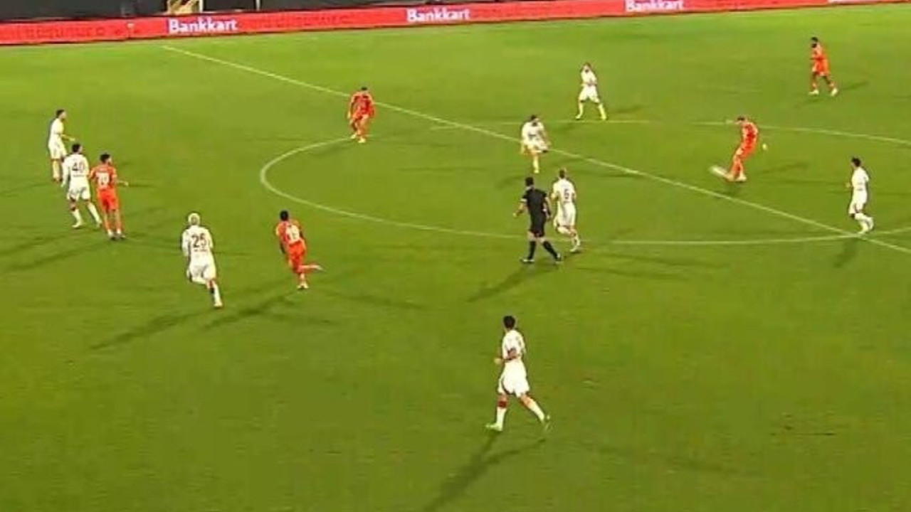 Galatasaray'ın ofsayt isyanı: VAR'dan gol çıktı