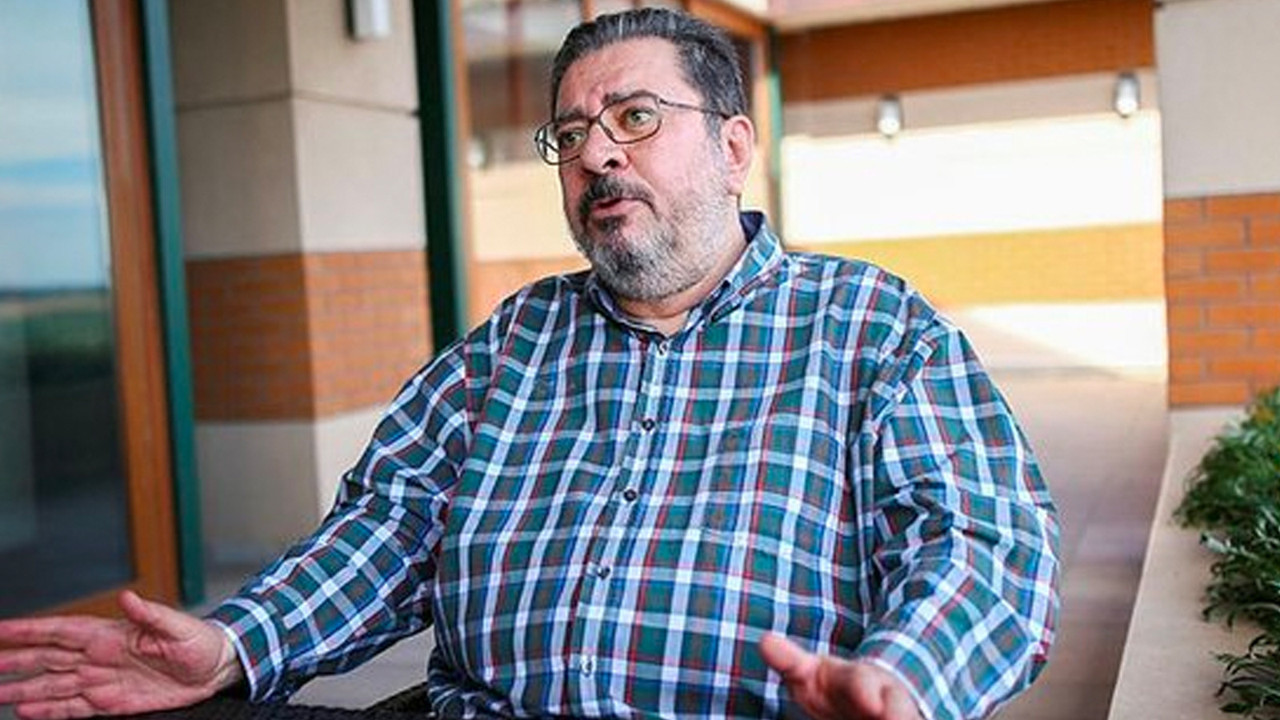 En birinci yandaş Engin Ardıç Atatürk’ü küçümsemek için Çanakkale’yi küçümsedi. Sonra da Çanakkale’deki şehit dedesine sığındı