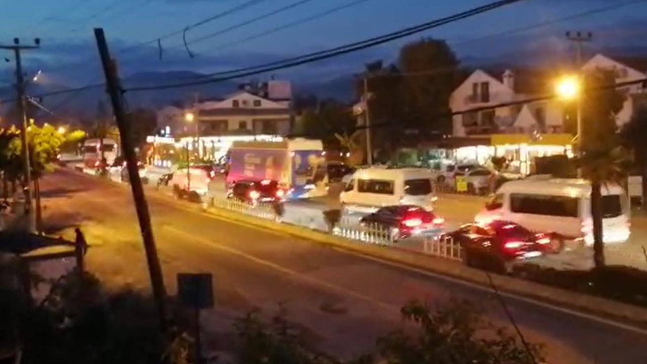 Erdoğan'a Fethiye'de şok. 64 araçla ıssız sokaklardan geçti