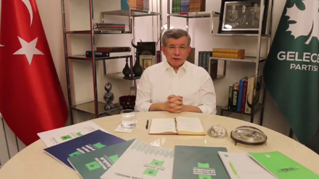 Davutoğlu’ndan kendisini ‘yolsuzluk’ ile suçlayan Erdoğan’a yanıt: Açık oturuma çıkalım, yüzleşelim