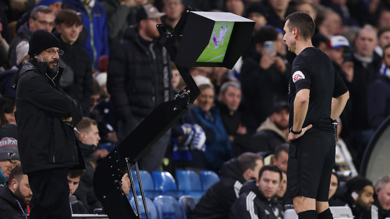 Futbolun kaderini değiştirecek tarihi karar. VAR hakemleri artık mikrofonla anında açıklama yapacak