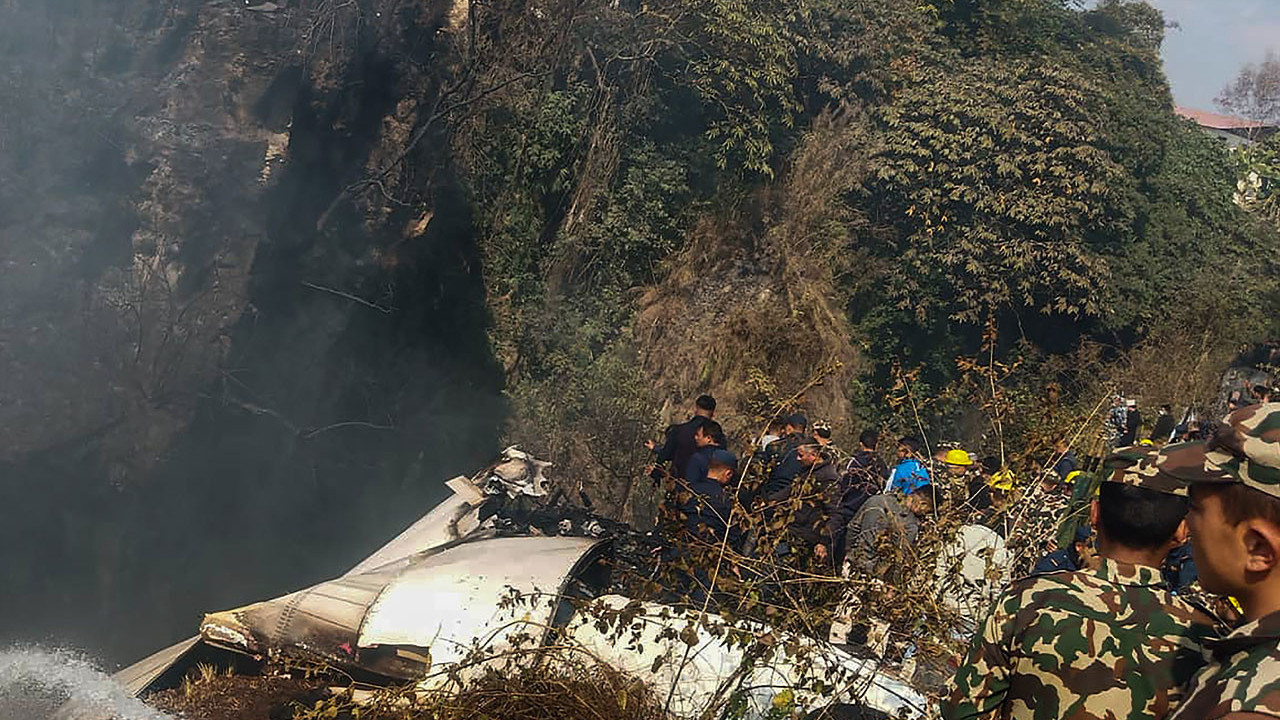 Nepal'de düşen uçakta can kaybı 72'ye yükseldi