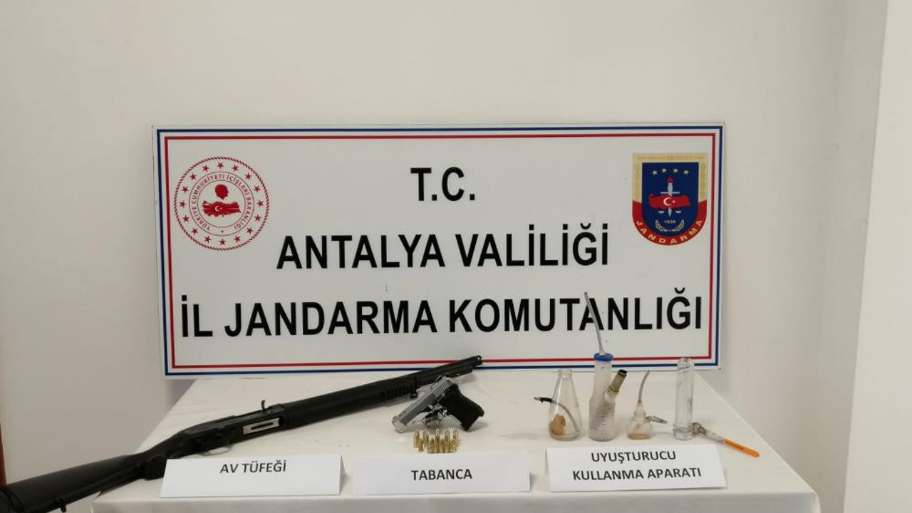 Manavgat'ta uyuşturucu ve ruhsatsız silah ele geçildi