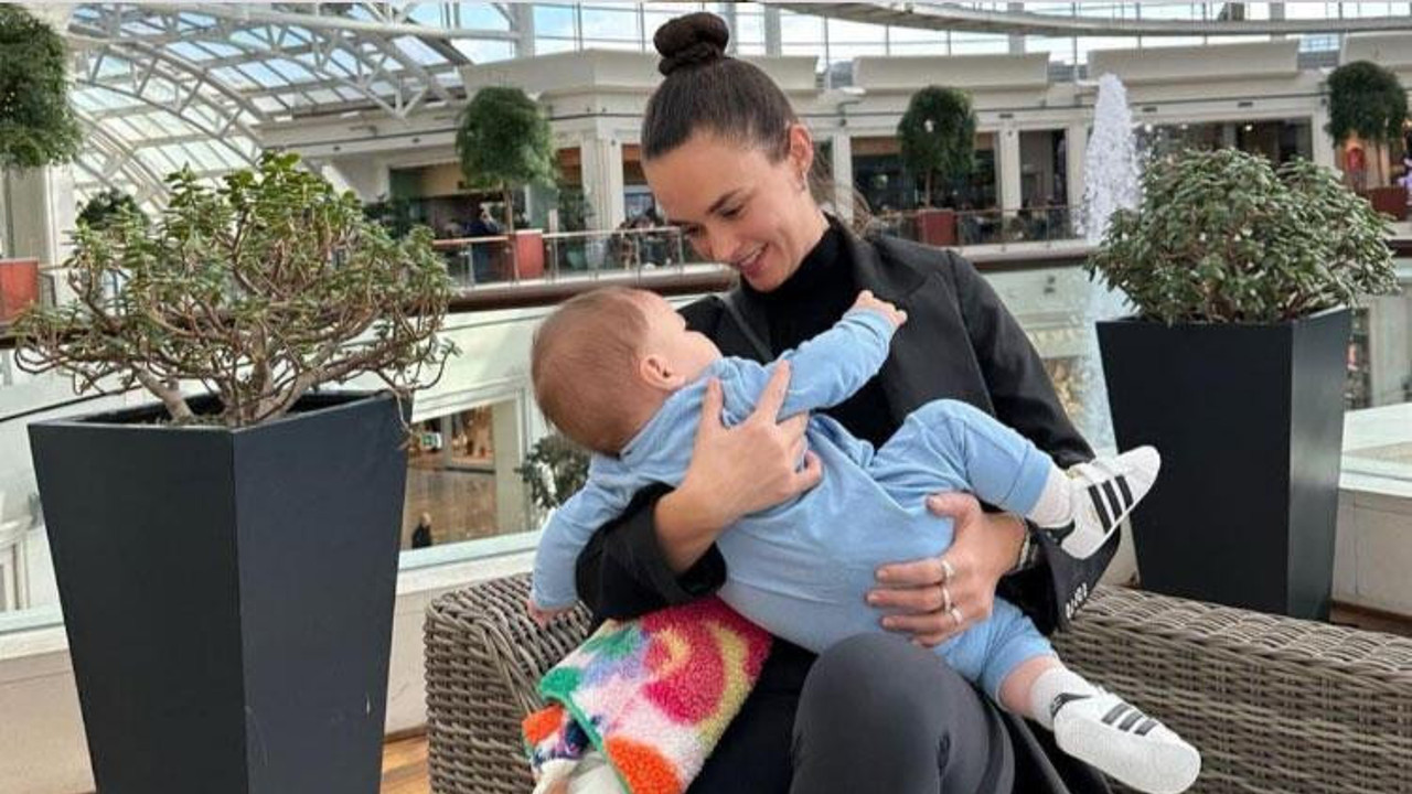 Hande Soral sette bebek bakıyor. "Birlikte çalışıyoruz"