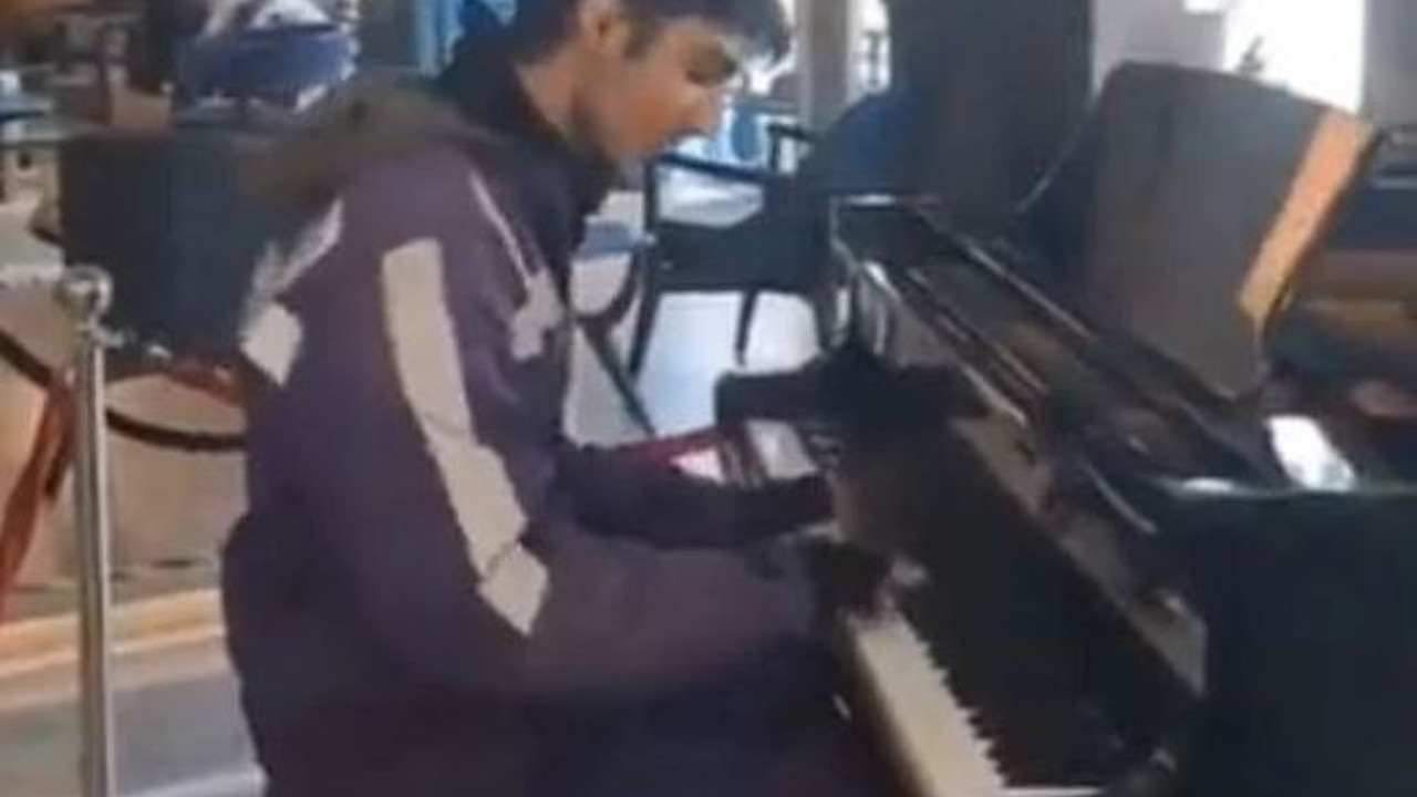 Google’dan piyano çalan kuryeye destek. Türkiye'de gündem olmuştu