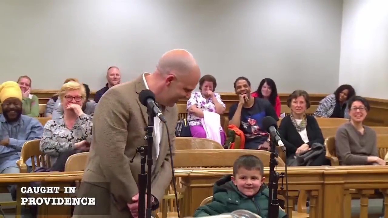 Çocuğunu mahkemeye yanında getiren baba, dürüst çocuğun kurbanı oldu