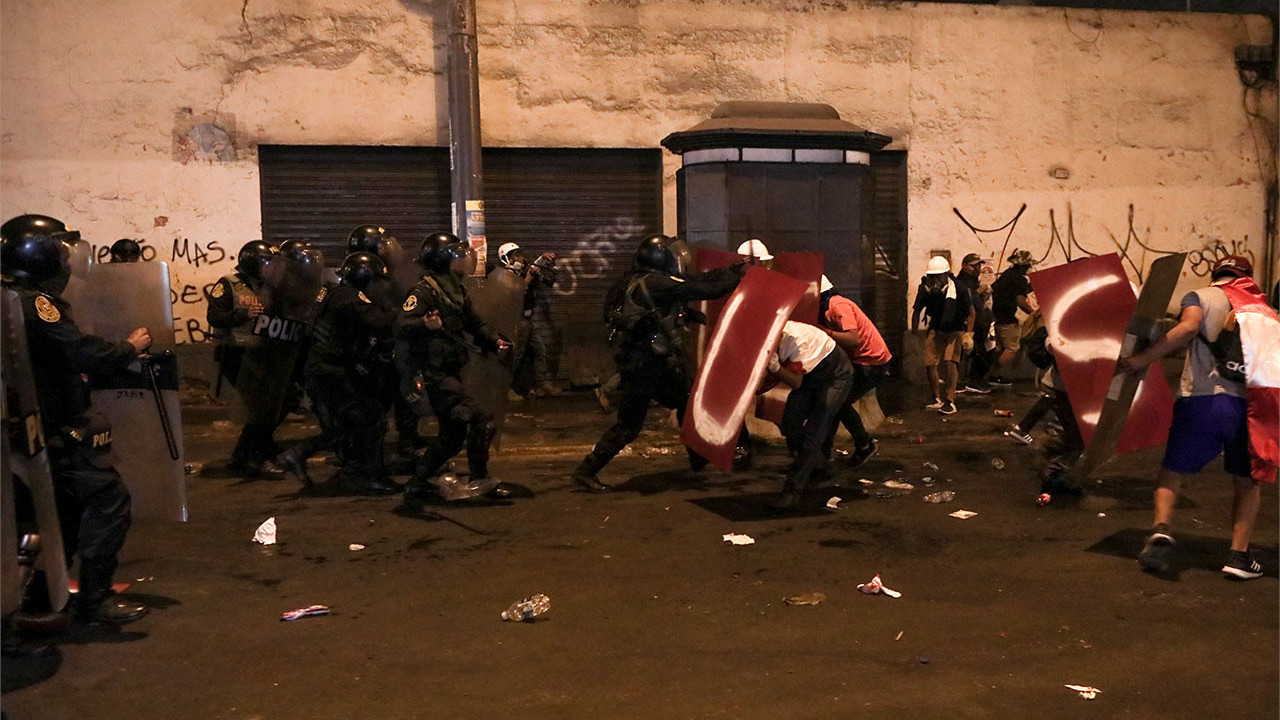 Peru'da hükümet karşıtı protestolarda ölenlerin sayısı 59'a çıktı