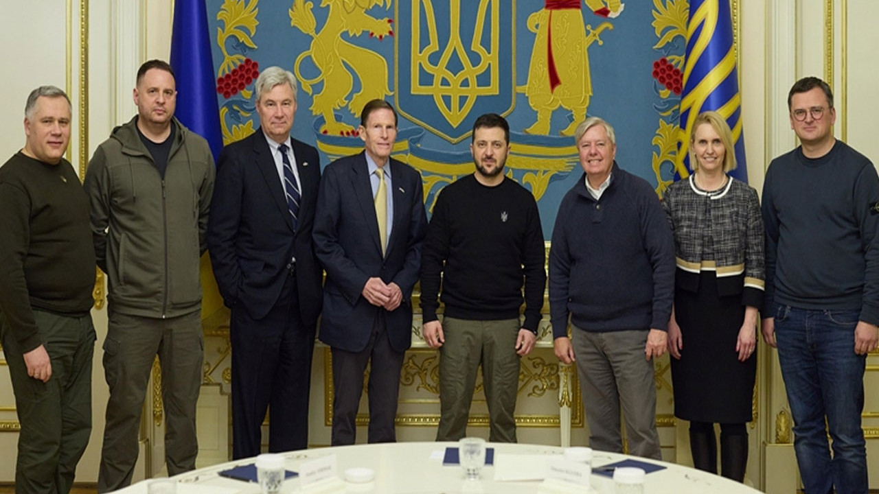 ABD'li senatörler Kiev'i ziyaret etti