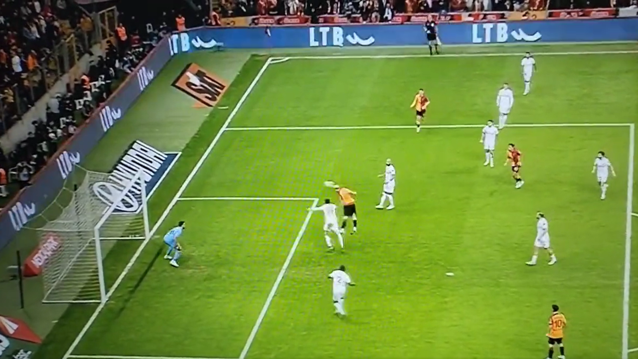 Icardi'den müthiş kafa. Kerem orta Icardi gol