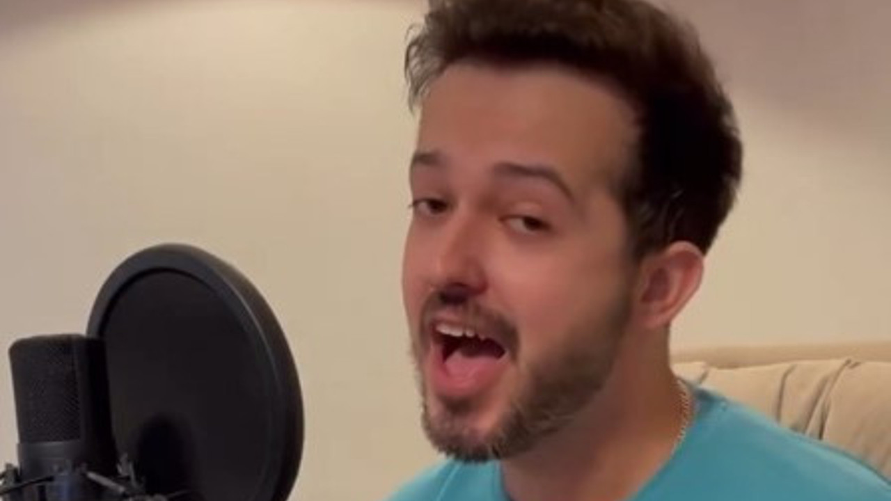 Herkesin dilindeki o şarkıyı İngilizce söyledi izlenme rekoru kırdı.