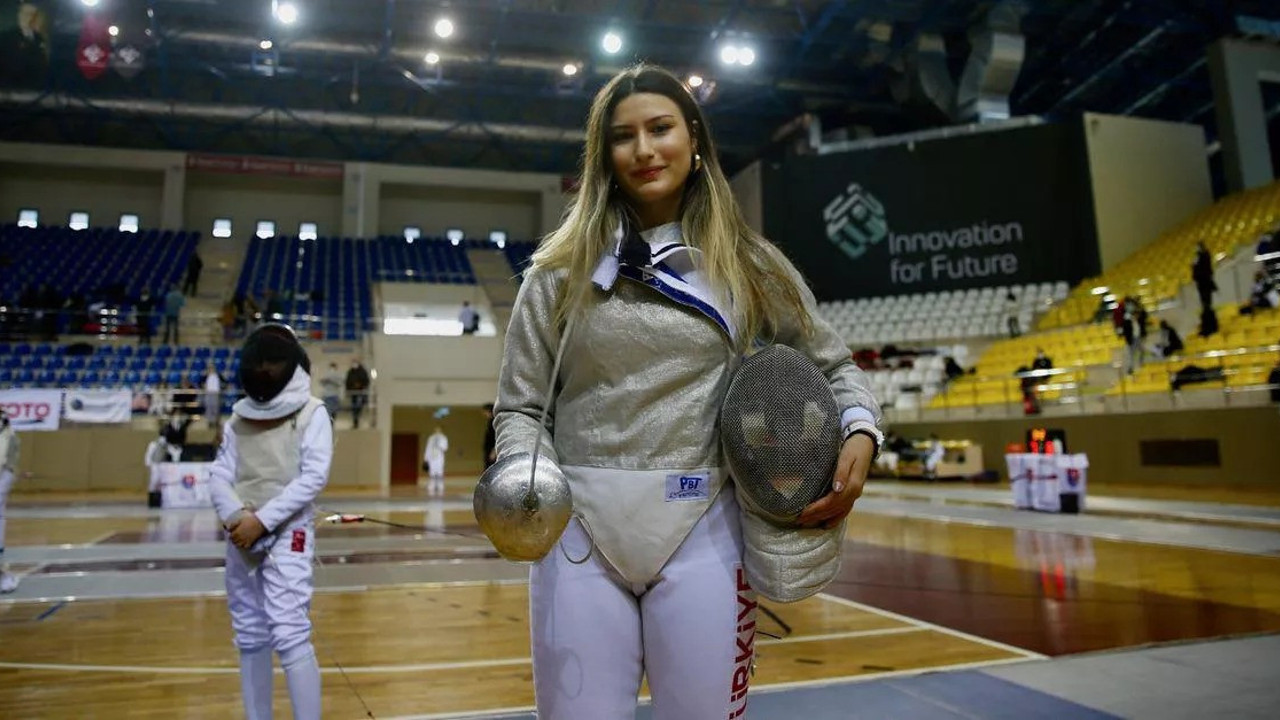 Nisanur Erbil İspanya'da kürsüye çıktı