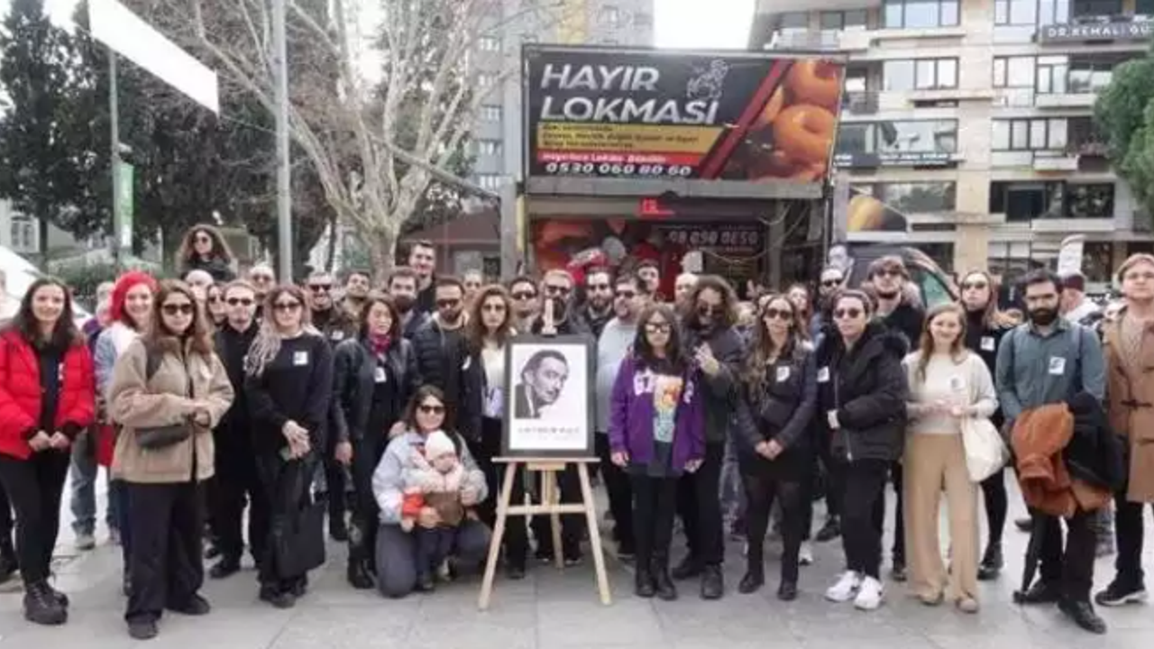 Salvador Dali için bedava lokma dağıttılar. Lokmaları yiyenler Dali'nin kim olduğunu hatırlamadı bile