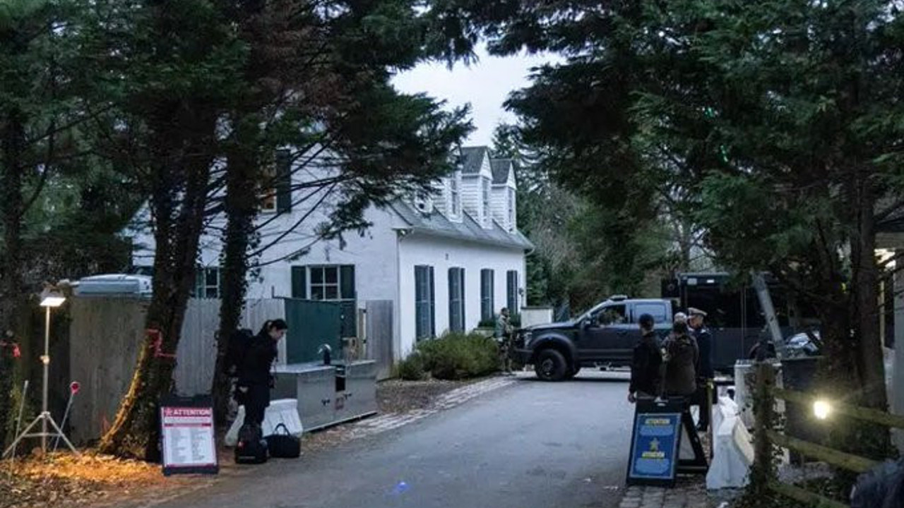 FBI ABD Başkanının evinde FBI arama yaptı. Türkiye'de milletvekilinin evinde suçlu olduğu halde polis kapıdan kovuldu