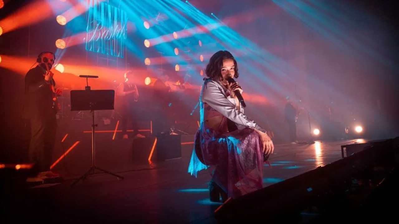 Zeynep Bastık çok özlediği sahnelere geri döndü