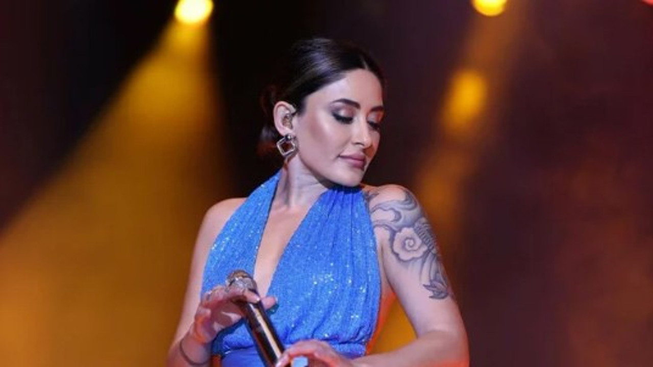 Şarkıcı Melek Mosso gazetecilere açıklama yaptı