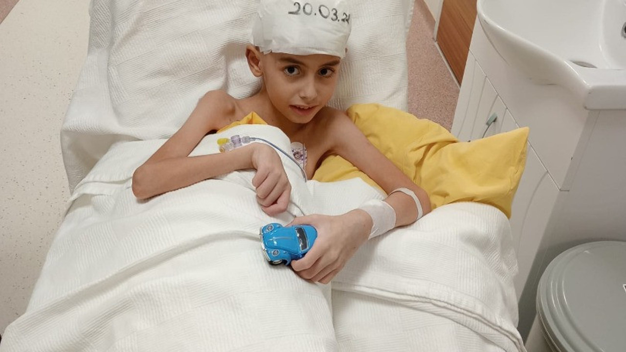 Kafasını saksıya çarptı zannettiler. Kafasından mermi çıktı