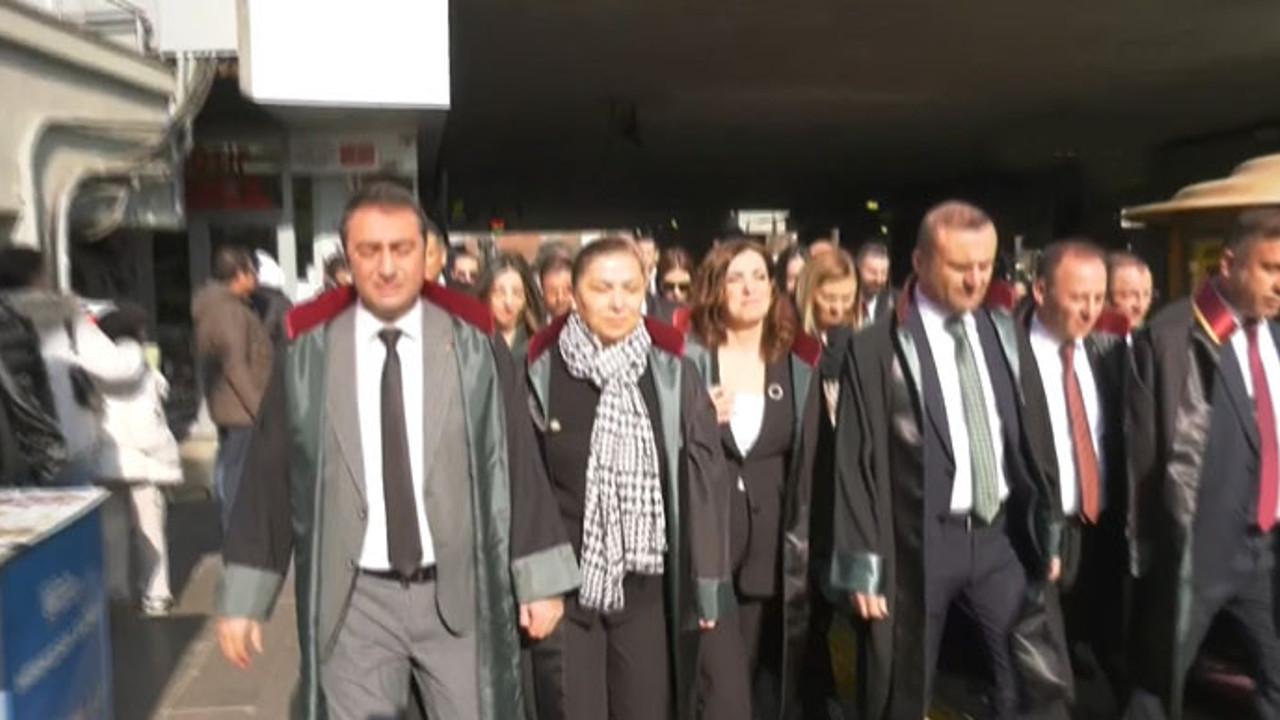 Ankara'da avukatlar tehlike altındaki meslektaşları için yürüdü