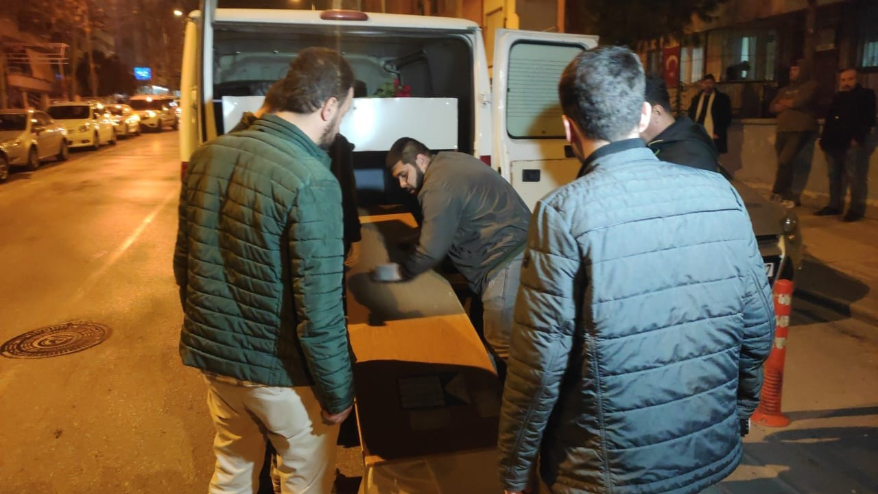 Önce eşarpla boğmaya çalıştı ardından boğazını keserek katletti. Denizli’de kadın cinayeti