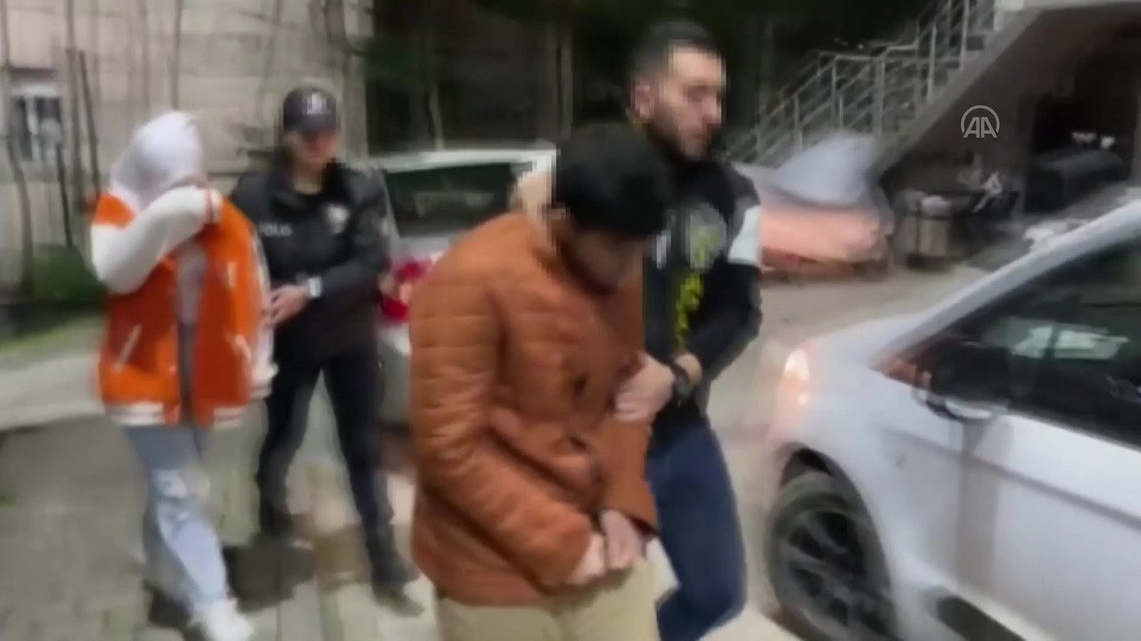 Cami avlusunda ahlaksız yakınlaşma yapan yabancı uyruklu 2 kişi gözaltında