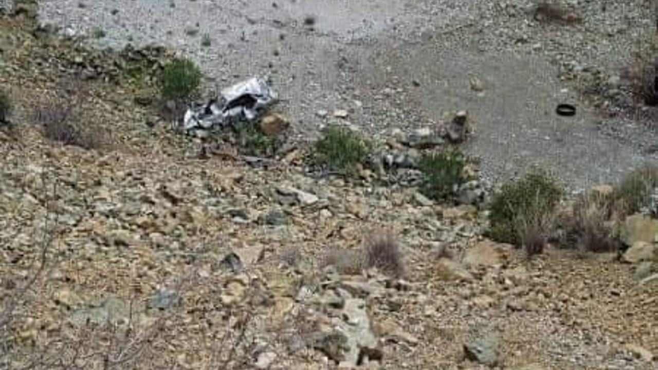 Otomobil şarampole yuvarlandı: 1 ölü, 2 yaralı