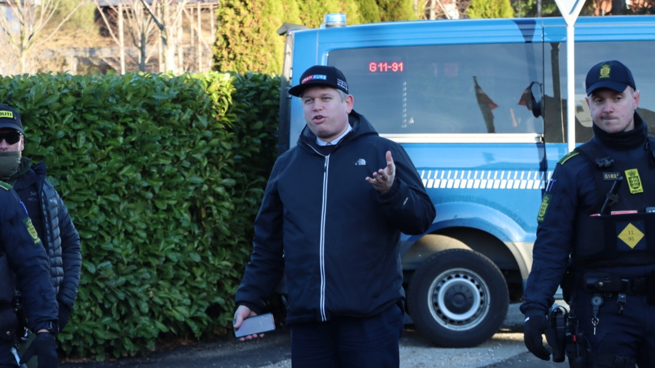 Aşağılık provokatör skandallara devam ediyor. Bu kez Danimarka'da Kuran yaktı