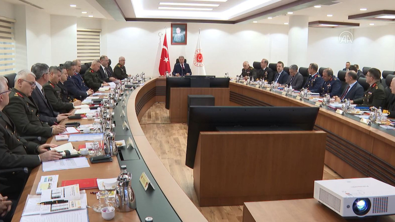 Bakan Akar ve beraberindeki TSK komuta kademesi MSÜ'de