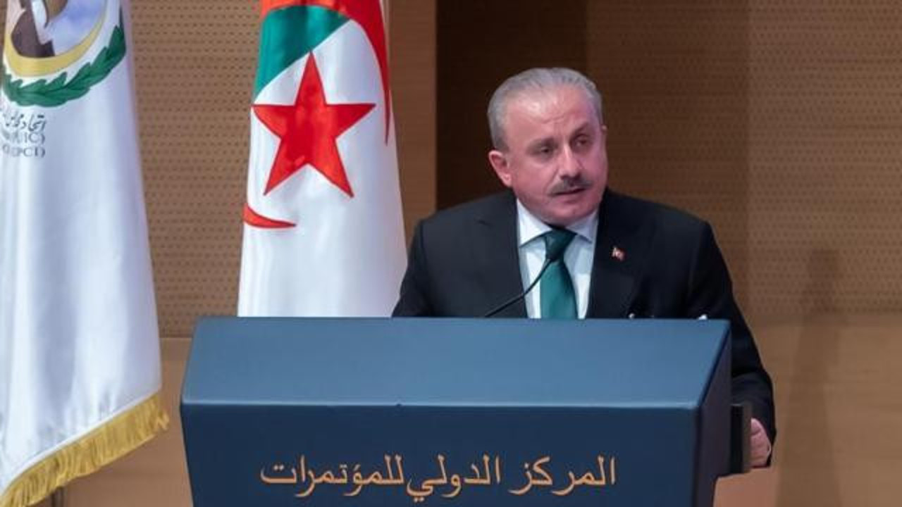 TBMM Başkanı Şentop: Kur'an-ı Kerim'i hedef alan insan müsveddelerini bir kez daha lanetliyorum