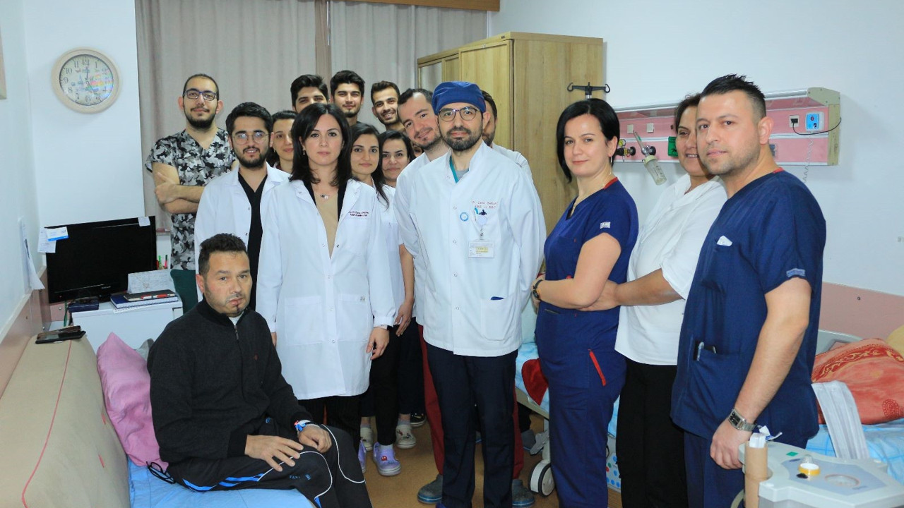 Çenesinden tümör çıkan hastaya kaval kemiğinden çene yaptılar