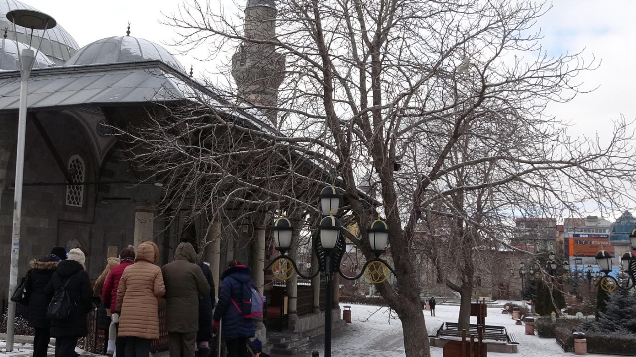 Tarihi camiinin bahçesindeki ağaçlar tescil edildi