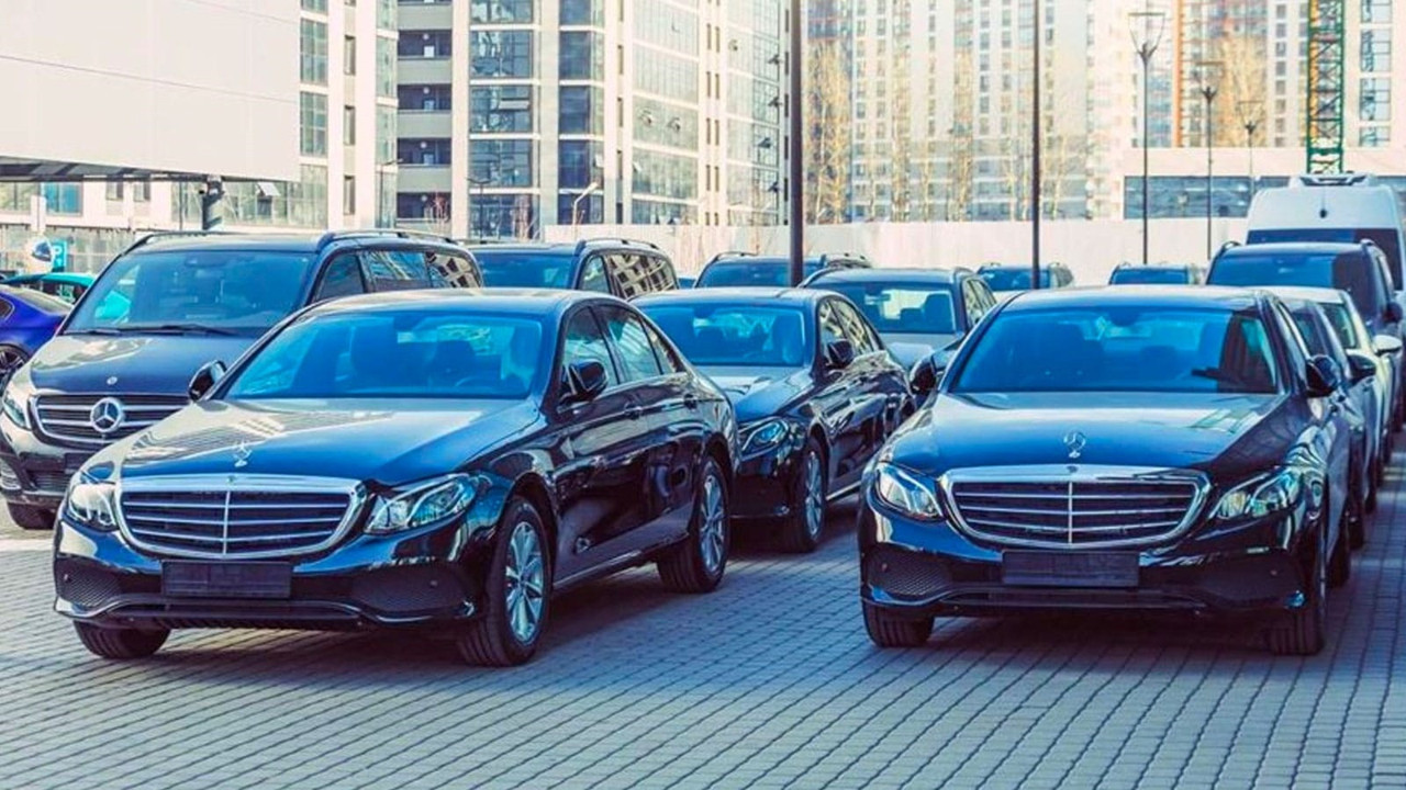 Makam aracı kiralamaya 4.2 milyar TL gitti. 'Doymadık doyamadık lüks arabalara binmeye'