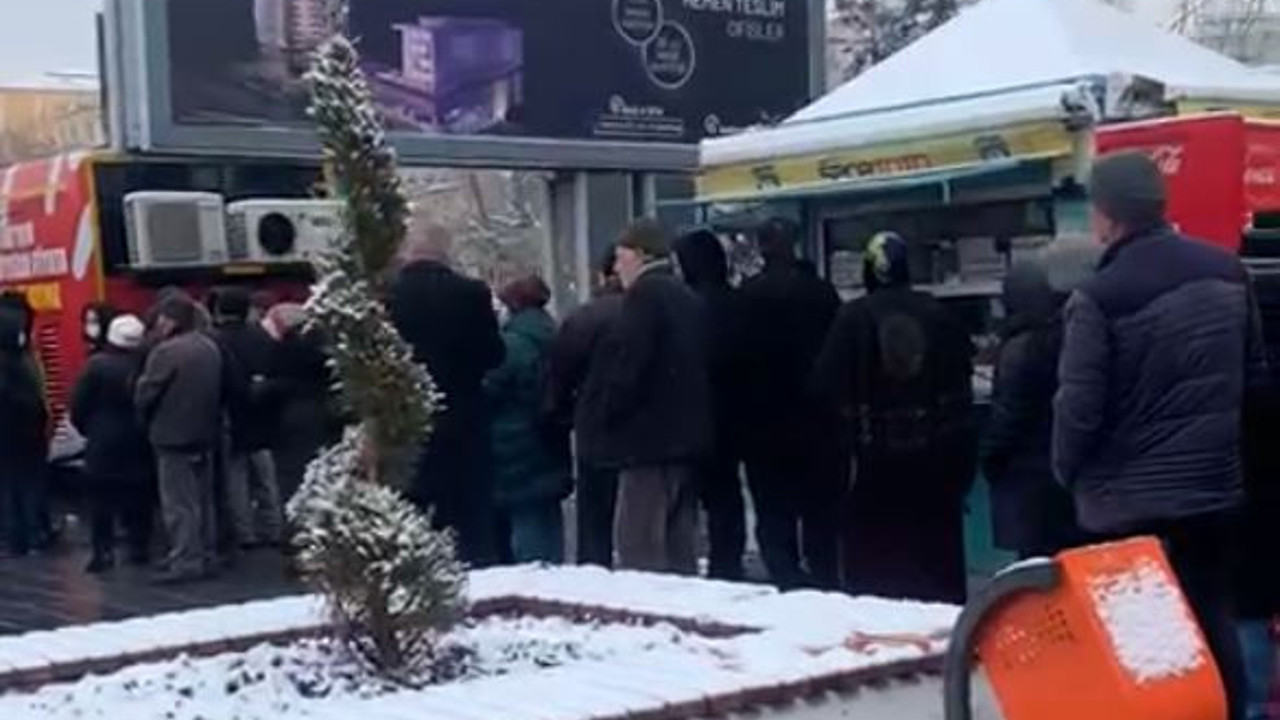 Ankara Büyükşehir Belediyesi'nin ucuz et satışında kuyruk uzadı gitti. İşte ülkenin hali