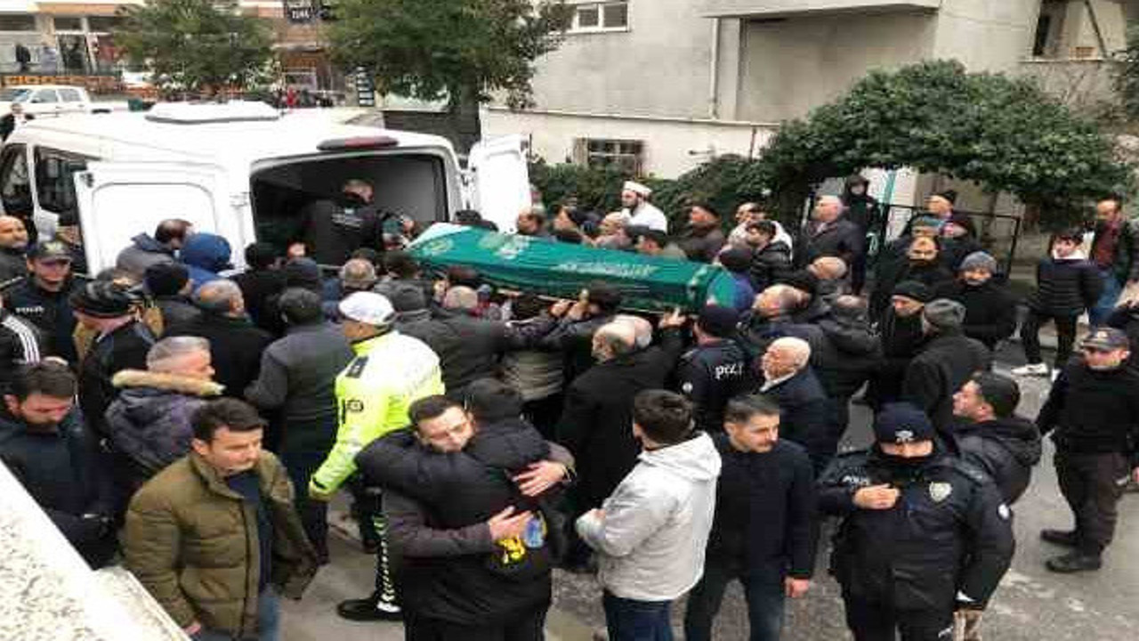 Kartal'da evlerinde ölü bulunan anne ve çocukları toprağa verildi