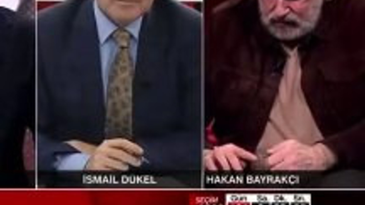 Canlı yayında tırnak kesti. CNN Türk’te mide bulundıran anlar