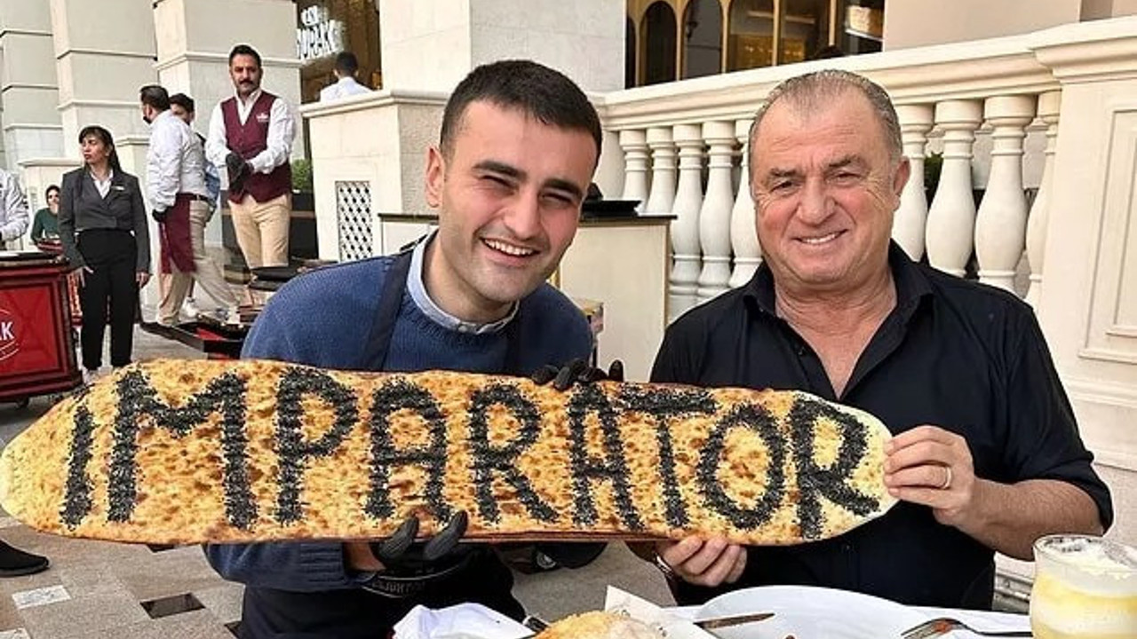 CZN Burak el pençe divan durarak Fatih Terim'i karşıladı: Fenomen aşçının içler acısı hali üzdü