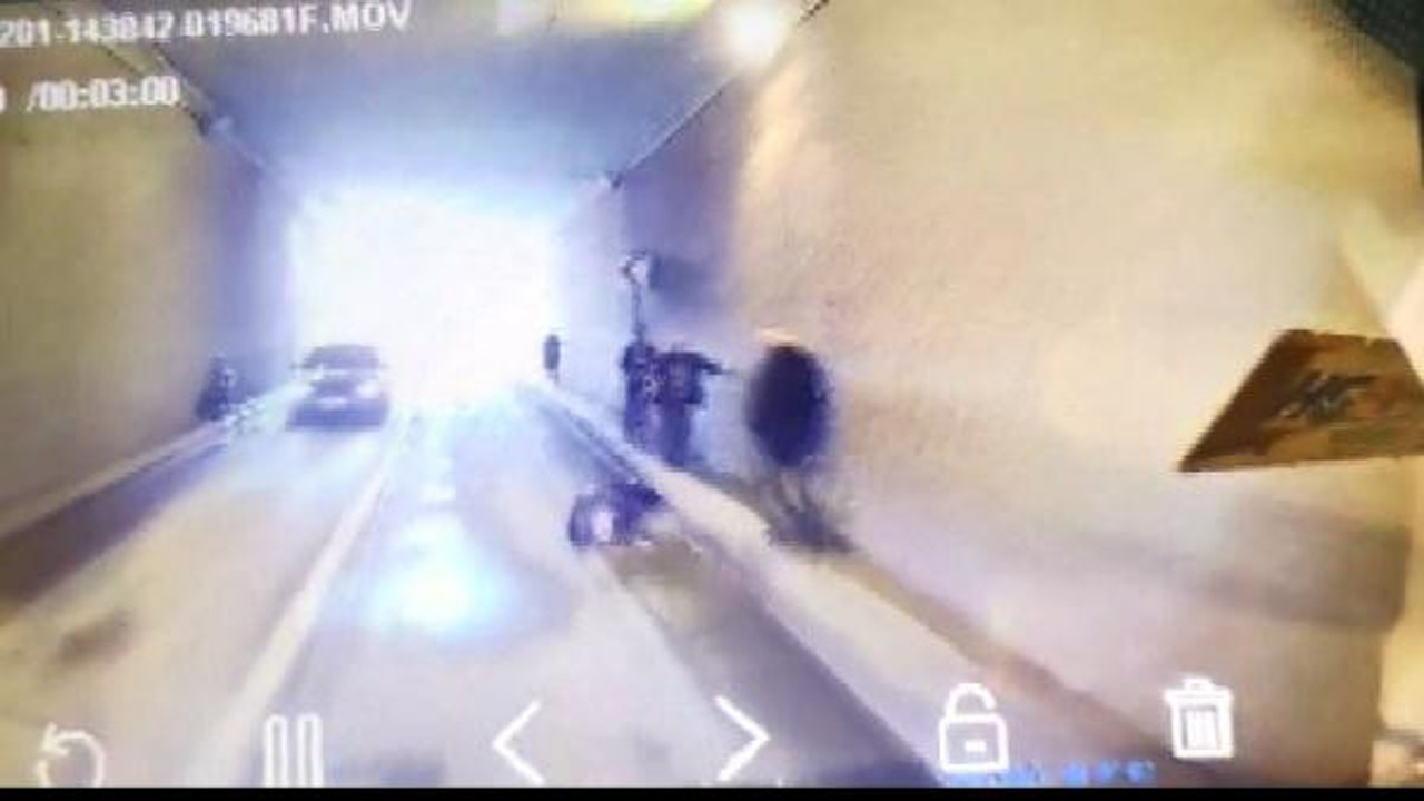 Yasak olan araç alt geçidini kullanan yaya otomobilin önüne düştü