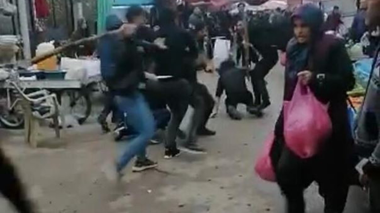 Suriyeli iki ayrı grup pazar yerini savaş alanına çevirdi